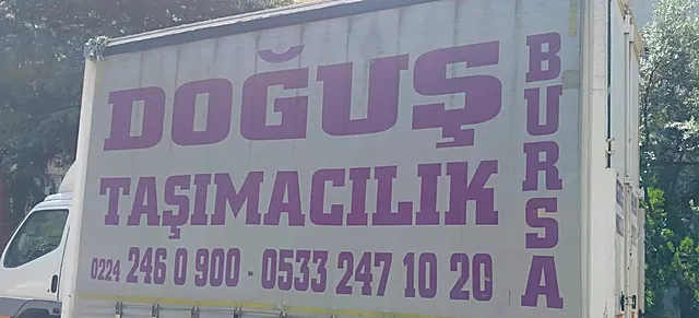 Yanında Doğuş Taşımacılık Bursa ve telefon numaraları yazılı beyaz kamyon